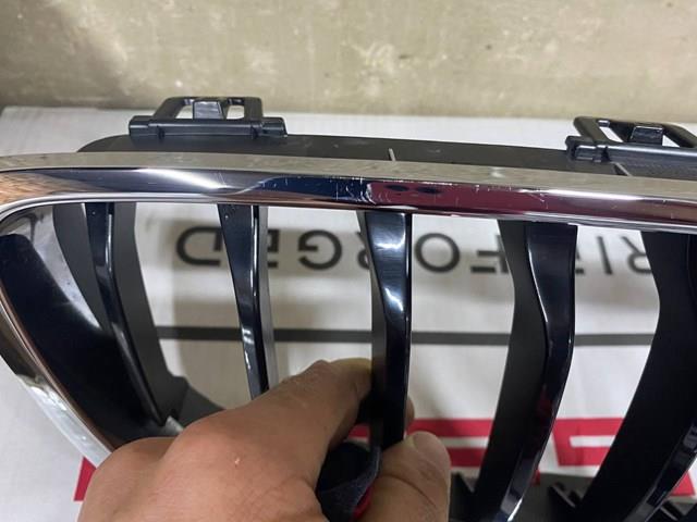 Решетка радиатора правая 7294818 BMW
