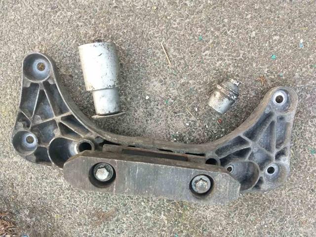 BMW 22321096106 Балка крепления коробки передач в наличии Киев