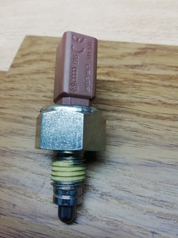 Датчик фонарей заднего хода Фольксваген Транспортер T5