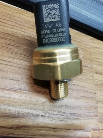 Датчик давления масла двигателя 04C906060C VAG