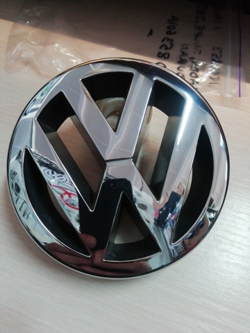 Эмблема решетки радиатора 1T0853601 VAG