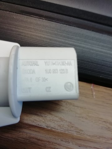 VAG 1U0953123B Цоколь (патрон) лампочки указателя поворотов в наличии Одесса