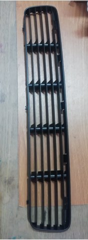 Решетка переднего бампера 6K5853677 VAG