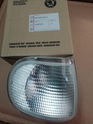 Поворотник правый 6U0953042A VAG