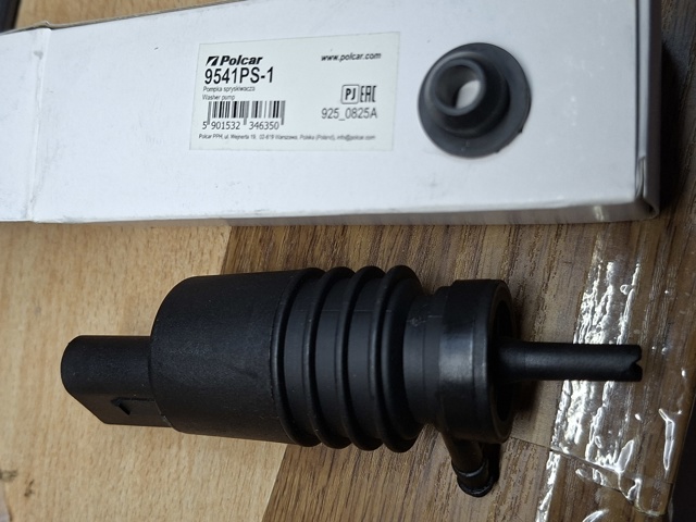 Электропомпа омывателя переднего стекла Ауди А8 D3