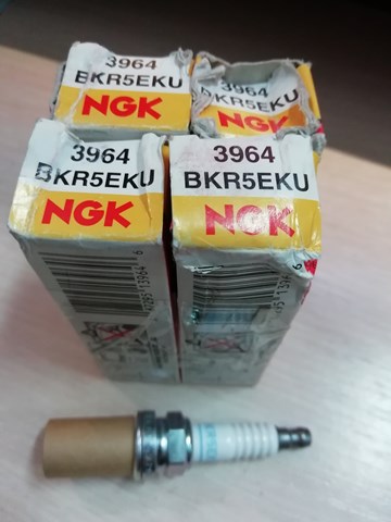 Свечи зажигания BKR5EKU NGK