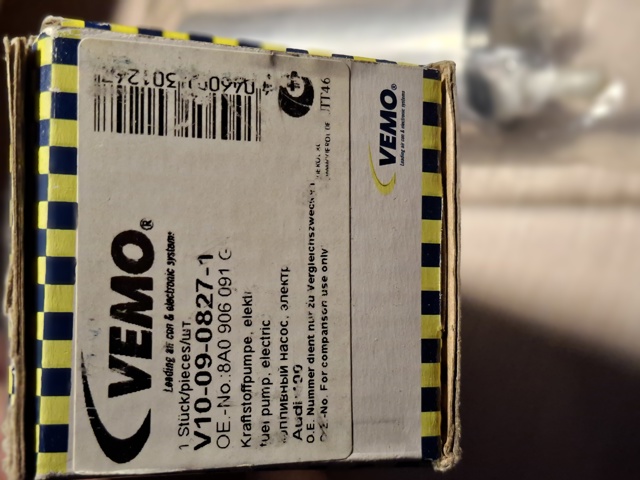 Насос топливный электрический V100908271 VEMO