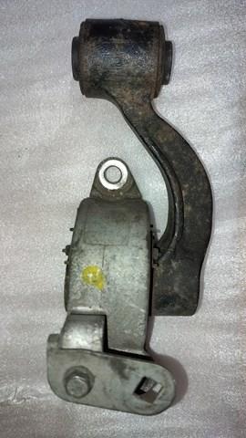 Подушка (опора) двигателя, верхняя 113504RA0A NISSAN
