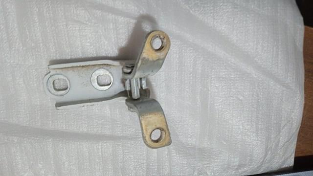 Петля задней (распашной) двери, правая нижняя 13501716 GM