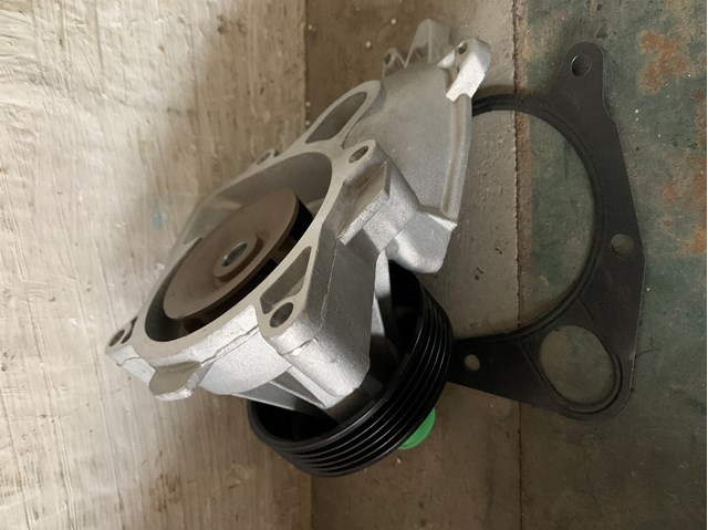 Насос водяной BMW 5