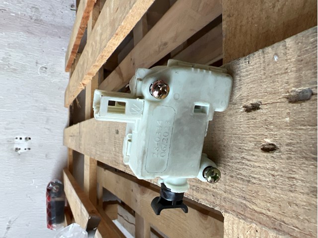 Мотор открытия замка багажника 280334 MAXGEAR