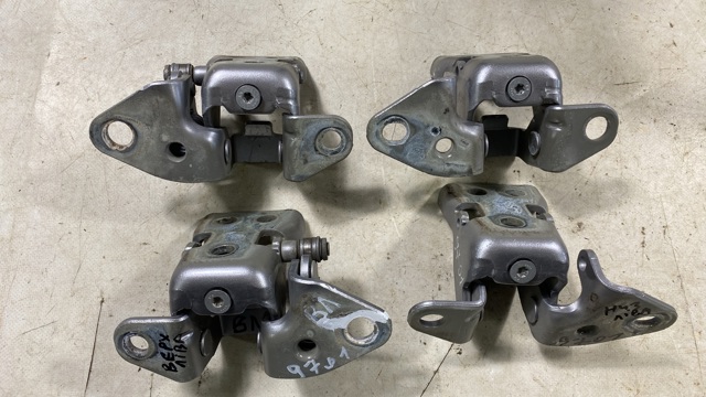 68026643AC CHRYSLER Петля двери передней левой купить в Тернополь