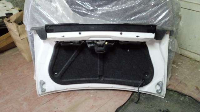 Крышка багажника dodge challenger(белый ,серый,красный) 68044234AD