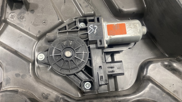 Мотор стеклоподъемника двери передней, правой 68079283AB CHRYSLER