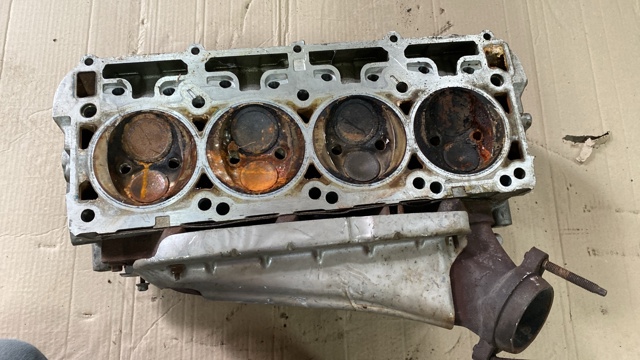 Головка блока цилиндров (ГБЦ), правая 68280502AA CHRYSLER