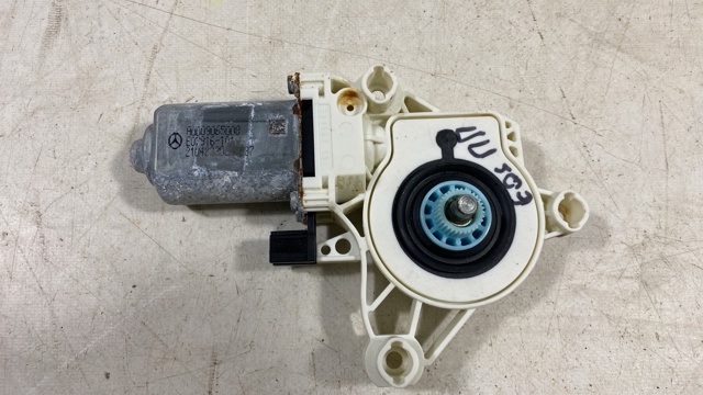 Мотор стеклоподъемника двери передней, правой A0009065008 MERCEDES