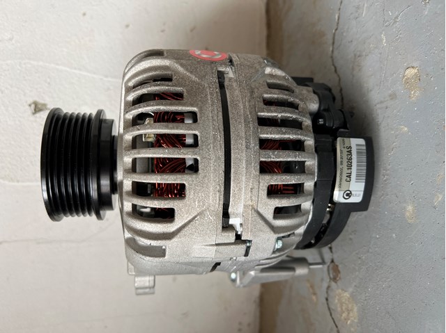 Генератор автомобильный Volvo S60 1