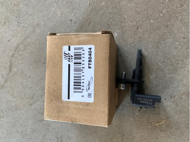 Датчик АБС (ABS) задний FT80404 FAST