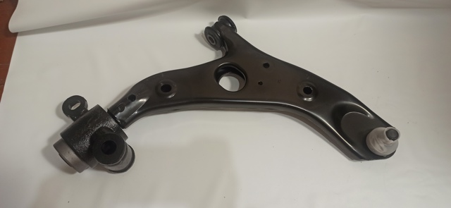 Передний нижний рычаг KB7W34300C MARKET (OEM)