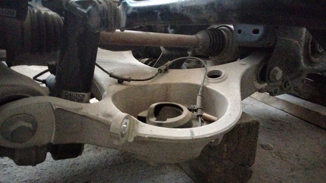 LB5Z5500B Рычаг задней подвески нижний левый купить Винница