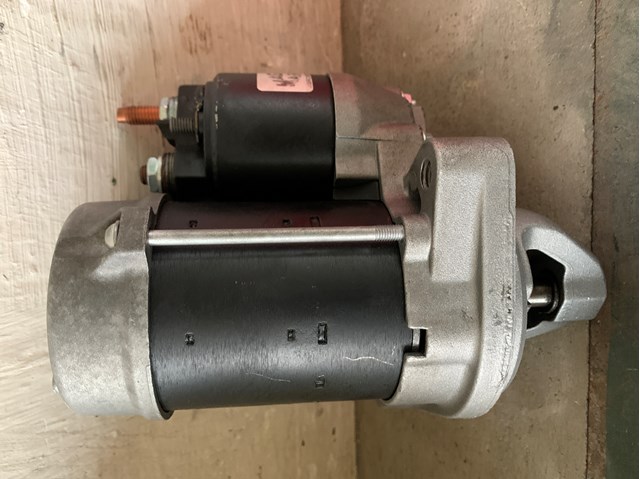 Стартер автомобиля BMW 3