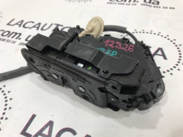 Дверной замок передний правый Фольксваген Джетта VII