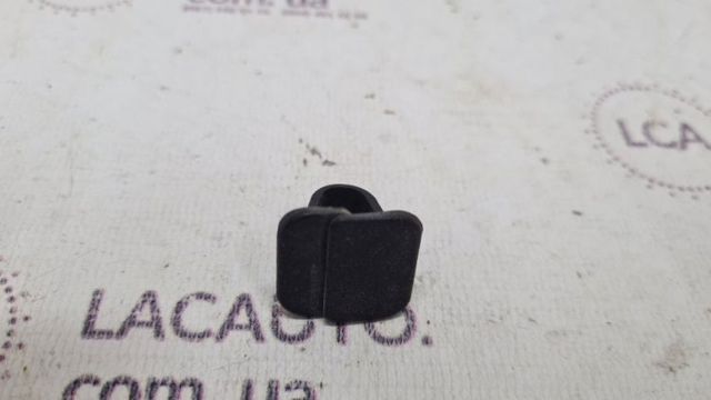 Пистон (клип) утеплителя капота 1H5863849A VAG