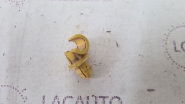 Фиксатор упора капота 1U0823397 VAG