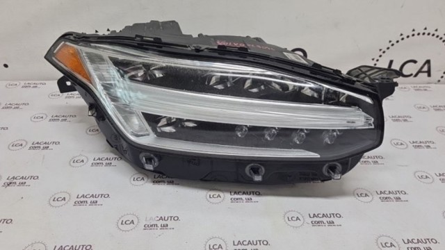 VOLVO 31468582 Фара правая в наличии Харьков