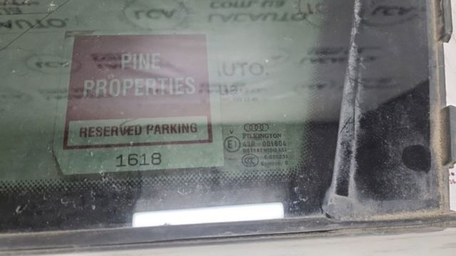 Стекло багажного отсека, правое 4L0845300RNVB VAG