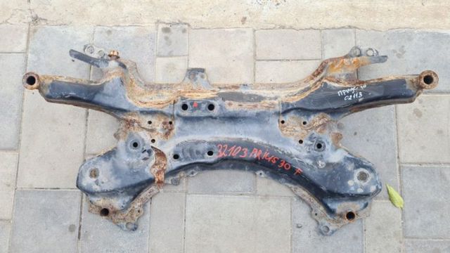 Балка передней подвески 5120112442 TOYOTA