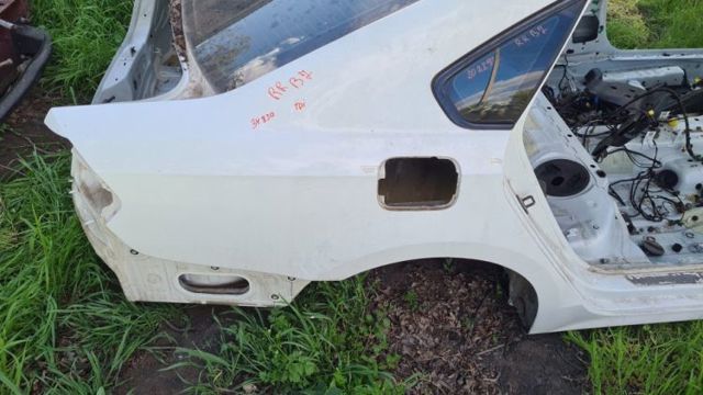 Крыло правое заднее 561809844 VAG