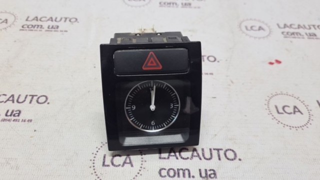 VAG 561919204B Часы салонные в наличии Чернигов