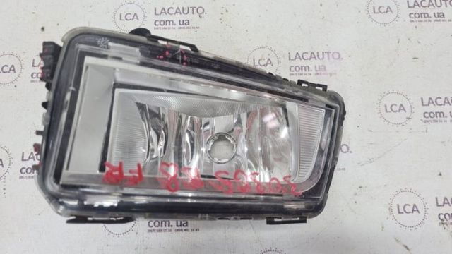 Противотуманка правая 561941700C VAG