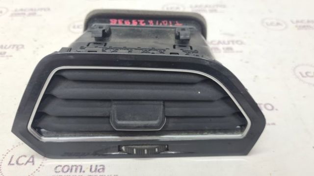 Решетка воздуховода правая 5NN819704WHR VAG