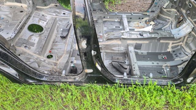 Стойка кузова центральная правая 6131147050 TOYOTA