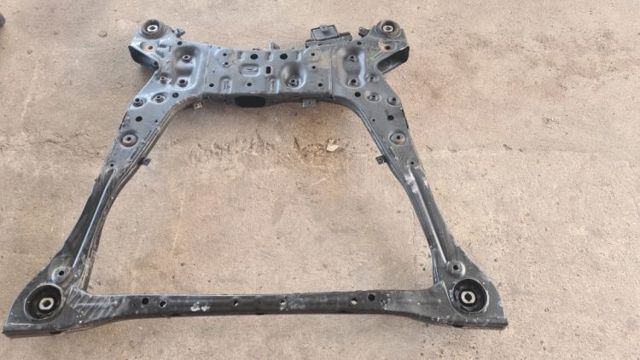 Поперечина передней подвески 62405L1000 HYUNDAI