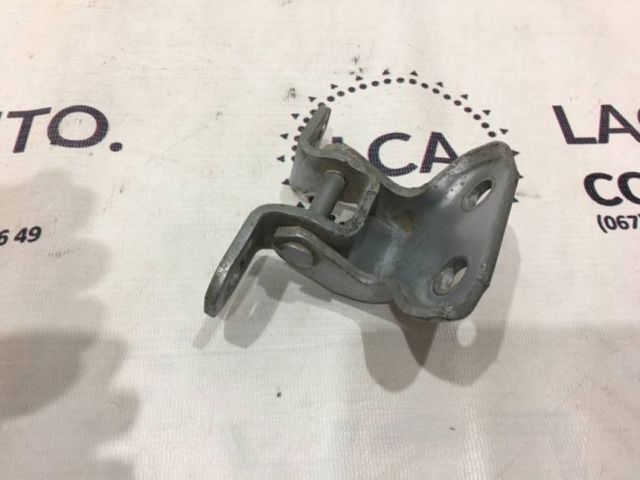 Петля водительской двери 6874033020 TOYOTA