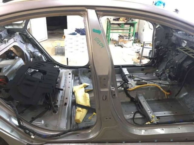 Амортизационная стойка центральная, правая 714024RB00 HYUNDAI