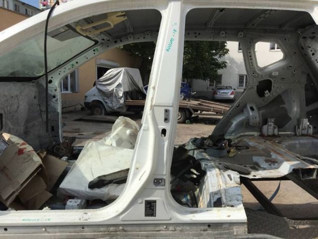 Проем передней левой двери 760334BA0A NISSAN