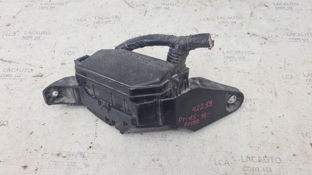 Блок реле и предохранителей 8266047100 TOYOTA