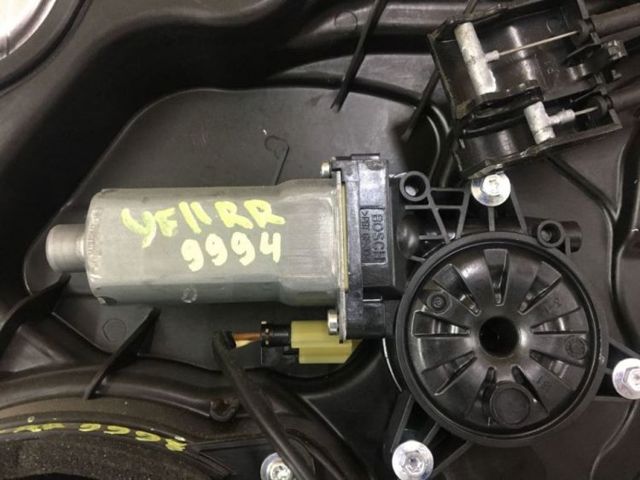 Стеклоподъемник задней правой двери 834813Q000 HYUNDAI