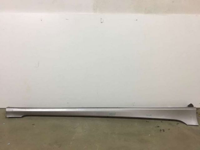 Накладка наружняя (молдинг) порога, правый 877524R000 HYUNDAI