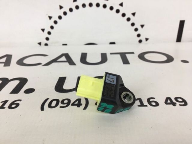 Датчик Эйрбэг передний 8983128040 TOYOTA