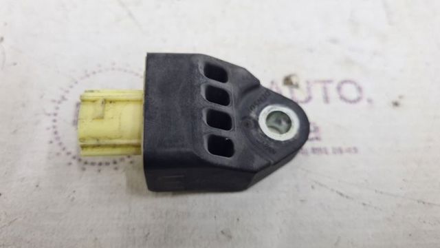 Датчик Эйрбэг передний 98231SG000 SUBARU