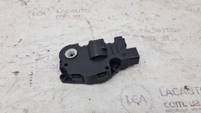 Мотор заслонки рециркуляции воздуха A1669060008 MERCEDES