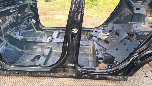 Боковина кузова левая LJ6Z78211A11A FORD
