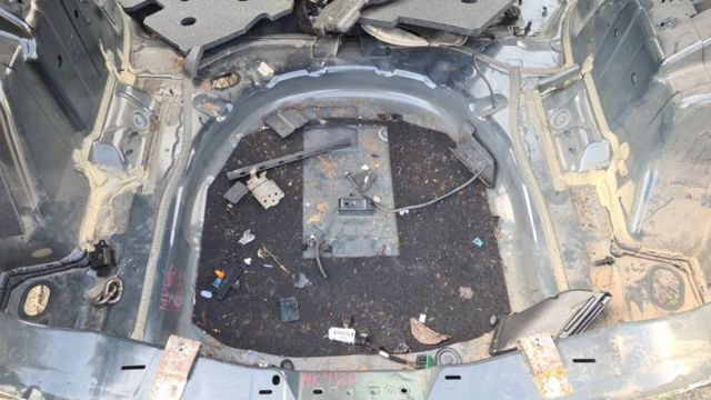 Ниша запасного колеса LX6Z7847122A FORD