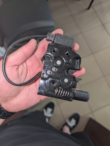 4G0823509D VAG Замок капота купить в Черкассы