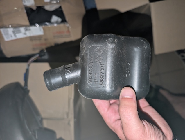 Воздухозаборник воздушного фильтра 68247353AA CHRYSLER